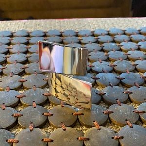 NWT Set of Four (4) Silver napkin rings Unique twist